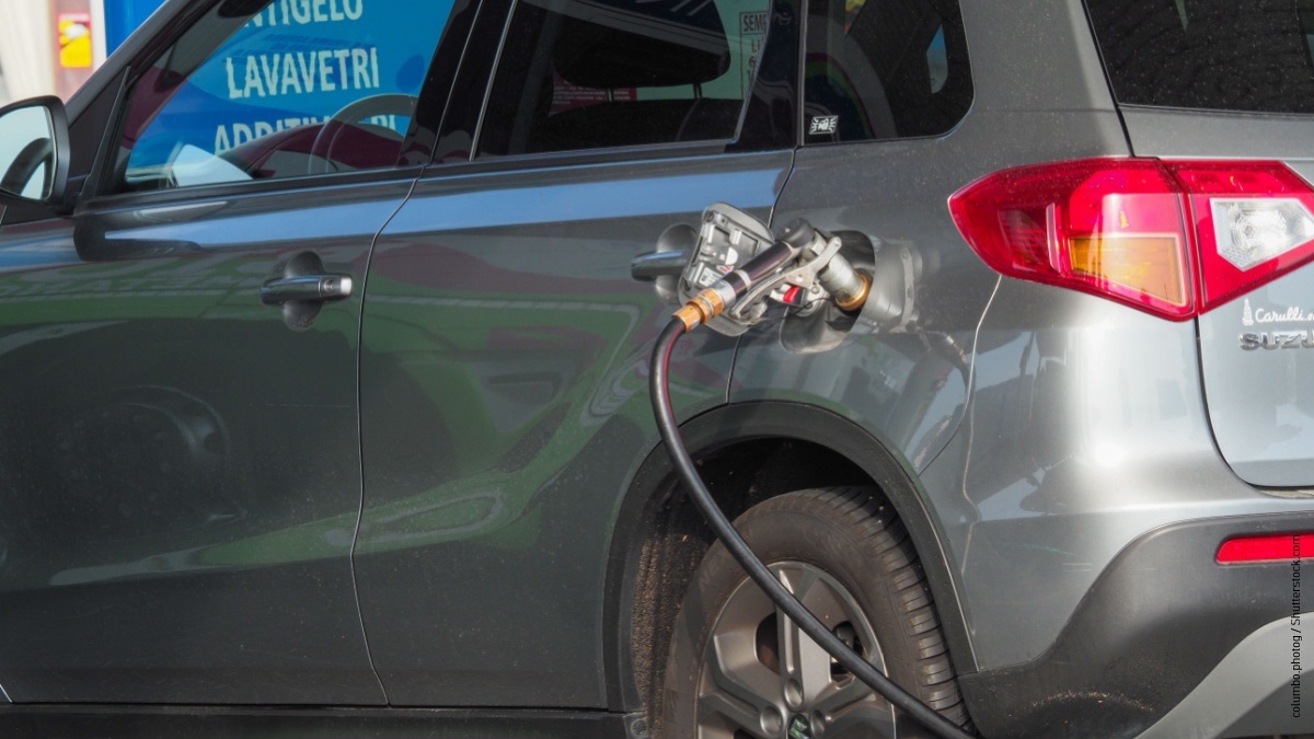 Auto a GPL in rifornimento